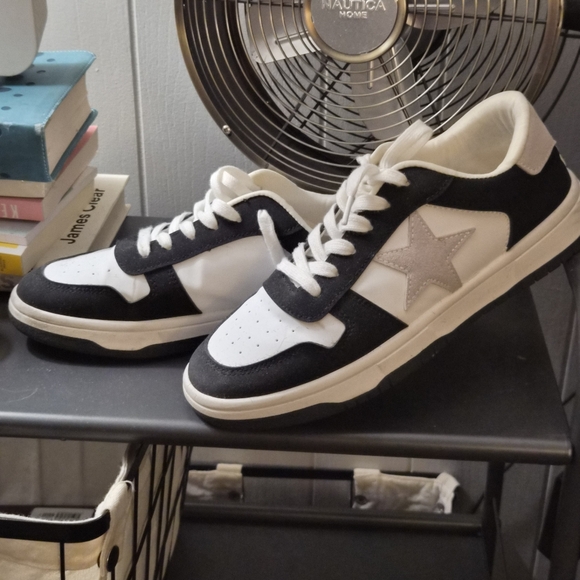 Vintage Havana Shoes -  Vintage Havana Kayla Black and White Leather Sneakers Size 9